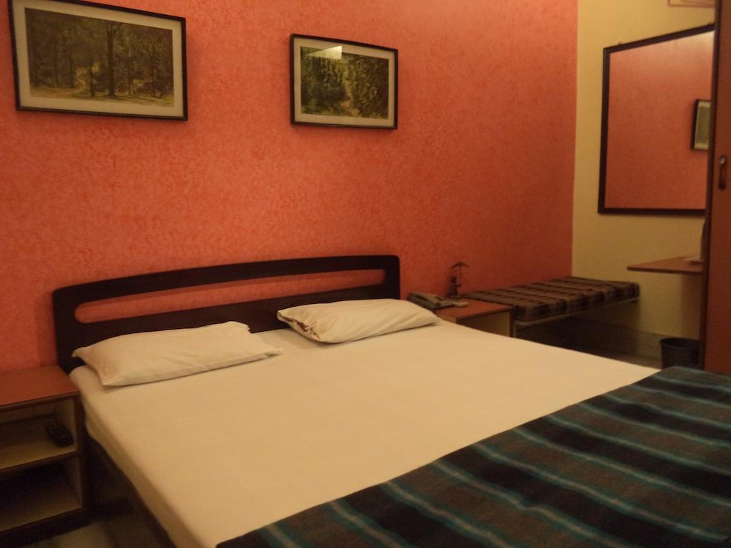 Hotel Esplanade Chambers Kalküta Oda fotoğraf